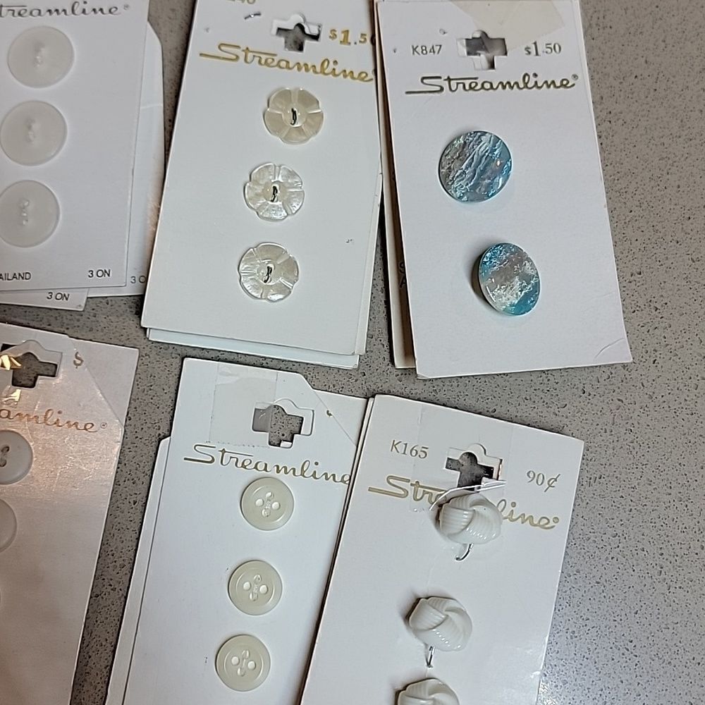 Streamline Vintage Assorted Buttons - Picture 3 of 7